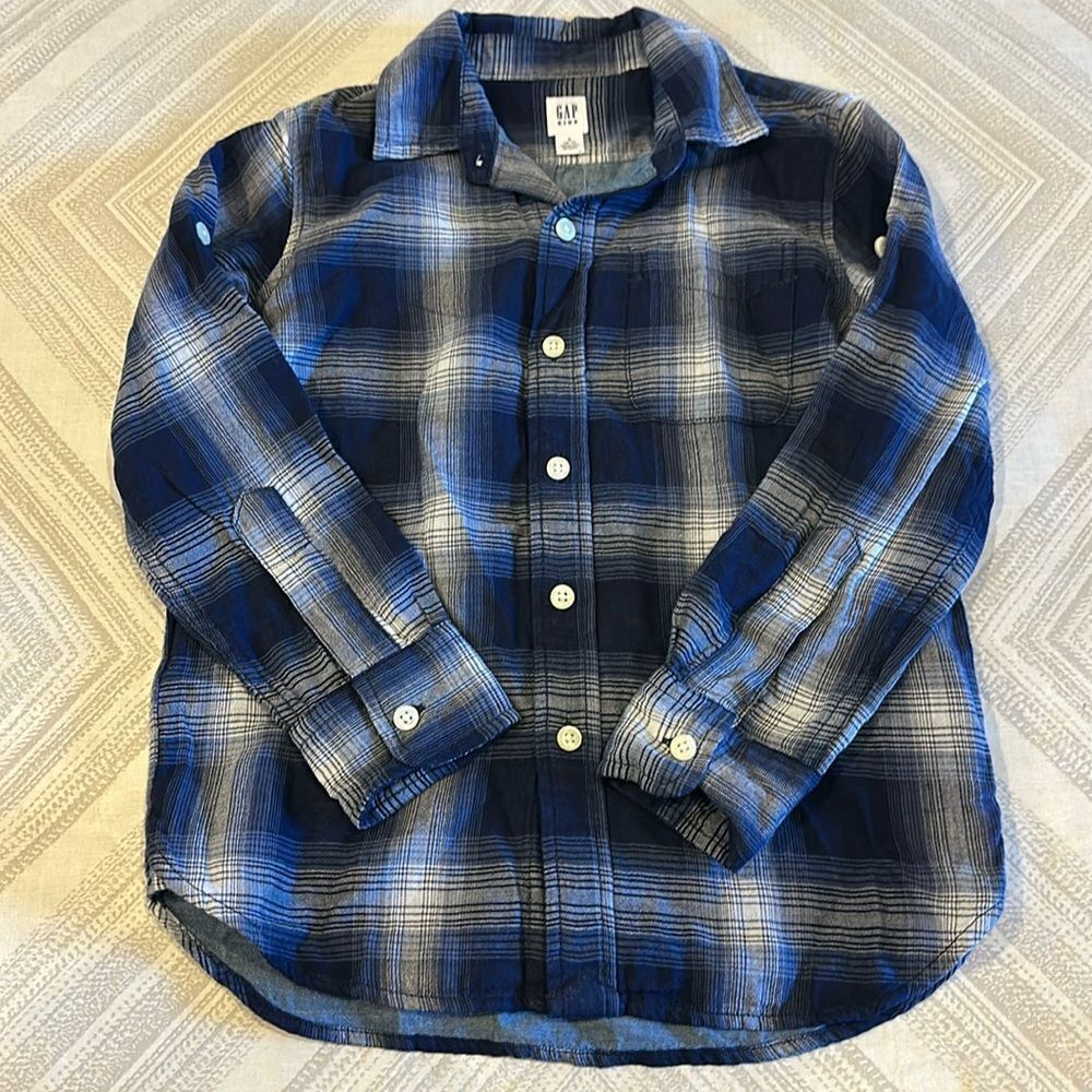 Gap Kids Boys Navy Blue & White Plaid Button Down Shirt - Size S 6/7